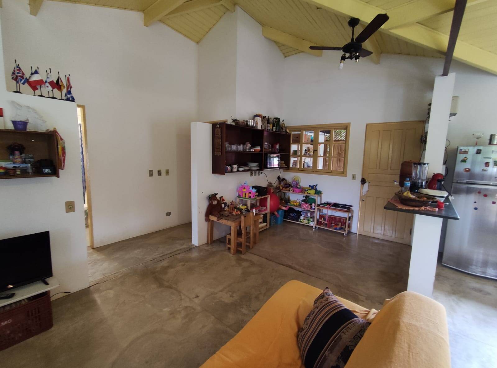 Casa à venda com 3 quartos, 360m² - Foto 1