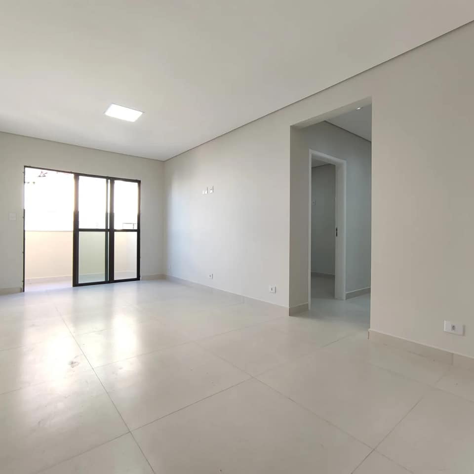 Apartamento à venda com 2 quartos, 78m² - Foto 2